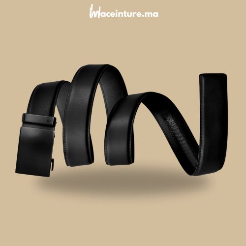Détail de la boucle automatique noire de la ceinture Olympia– MaCeinture.ma