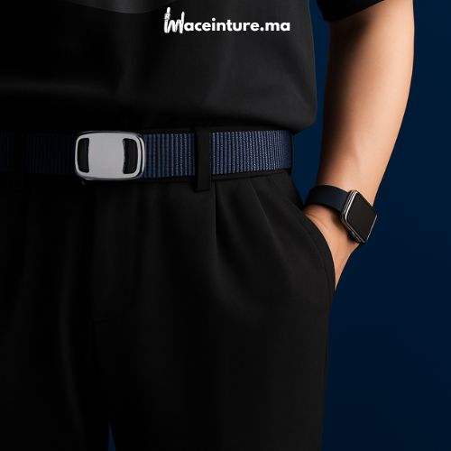 Homme portant la ceinture Milano en toile robuste – tenue décontractée – MaCeinture.ma